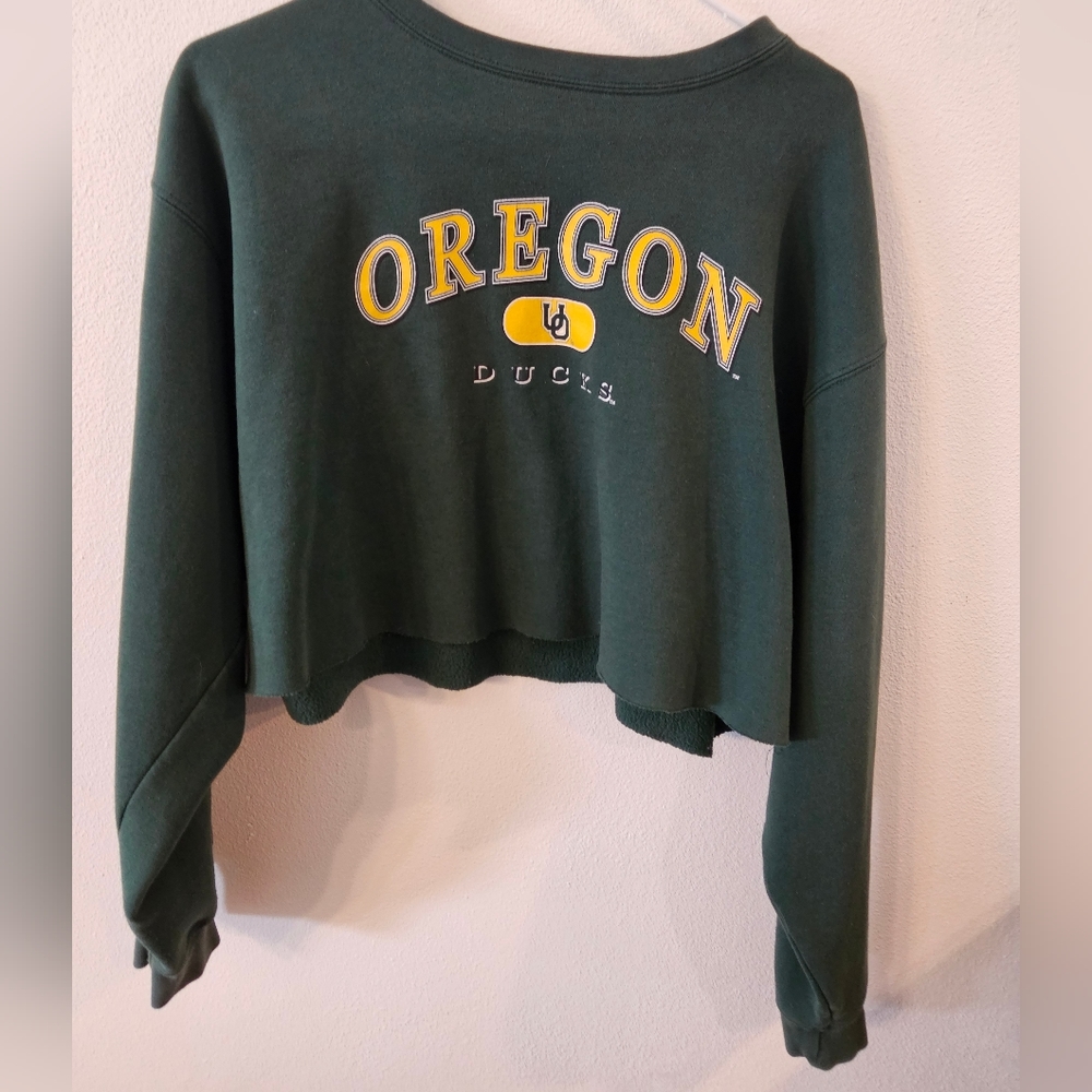 Oregon Ducks Cropped sweatshirt.